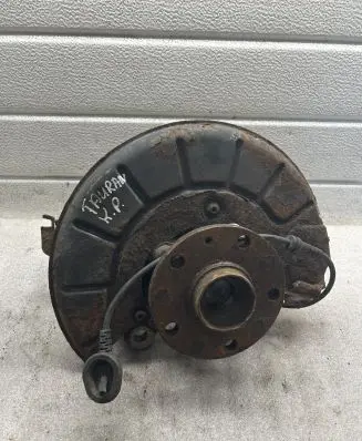 Volkswagen Touran I Front wheel hub