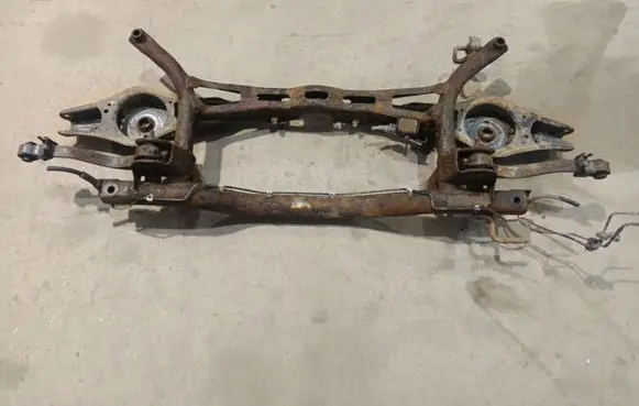 Volkswagen Touran I Rear subframe