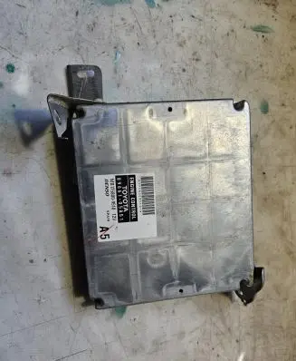 Toyota Avensis T250 Engine control unit/module 8966105A51