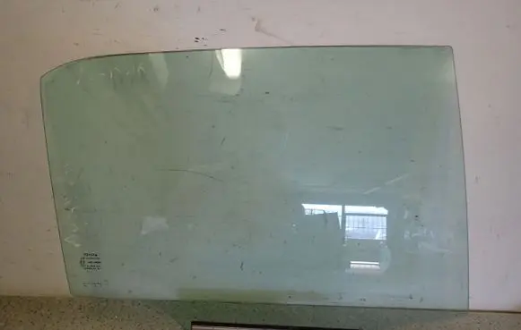 Toyota Auris 150 Sliding door window/glass 