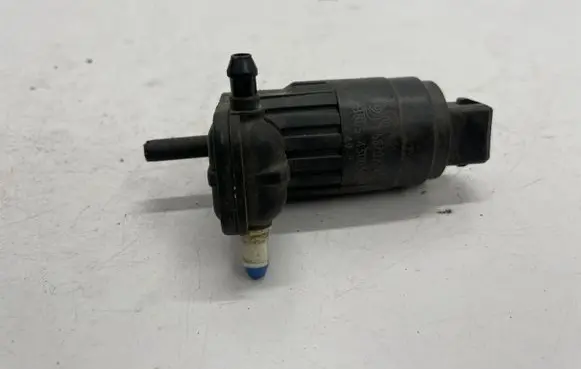 Opel Astra J Windscreen/windshield washer pump 55702893