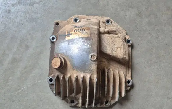 Mitsubishi L200 Front differential bracket MR483483