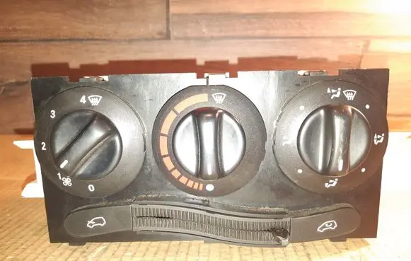 Mercedes-Benz A W168 Climate control unit Q093098 1688300385