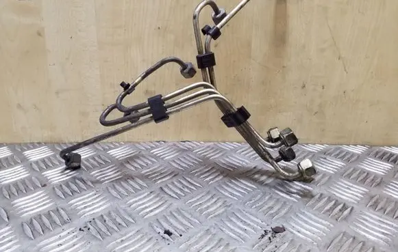 Volvo V70 Fuel injector supply line/pipe 