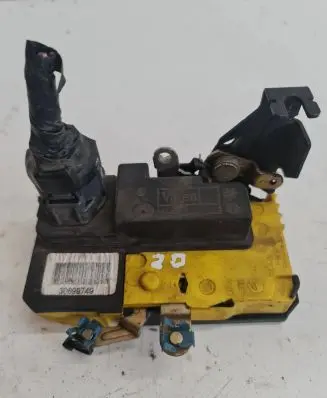Volvo V70 Front door lock 30699749
