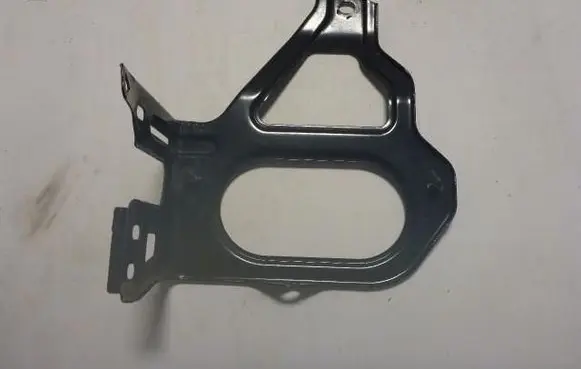 Suzuki SX4 S-Cross Engine control unit holder 