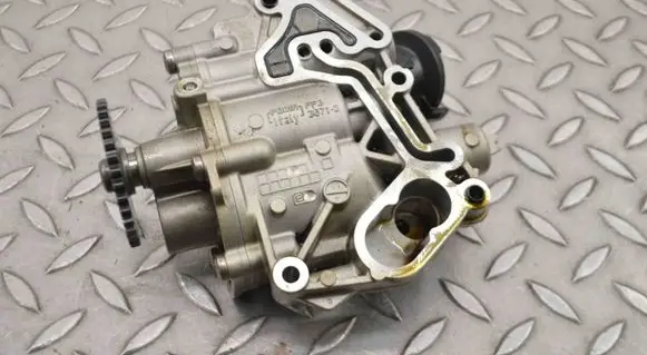 Volkswagen Golf VII Oil pump 04E115109S