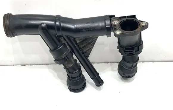 Volkswagen Golf VII Engine coolant pipe/hose 04L121026F