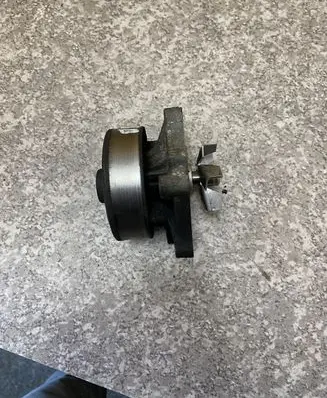Toyota Avensis T220 Water pump