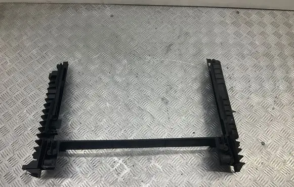 Radiator mount bracket
