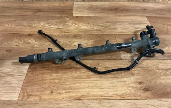 Mercedes-Benz C W203 Fuel main line pipe A6110700095 018001 0445214004