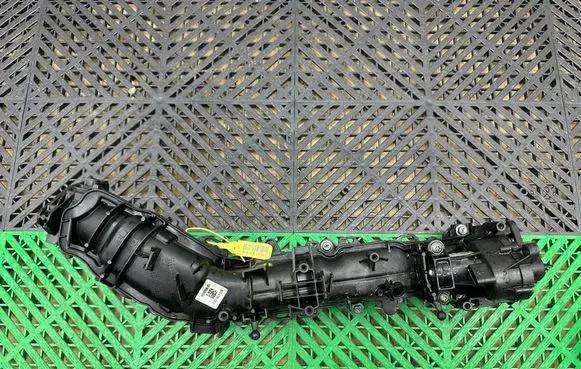 BMW X1 F48 F49 Intake manifold 8596906 21011821185