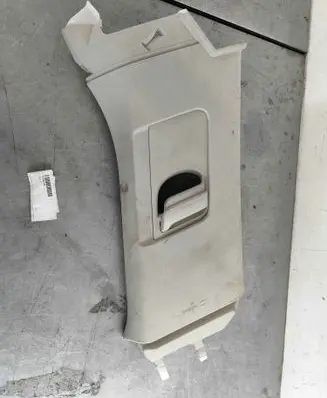 Volvo XC90 (B) pillar trim (top) 31389168