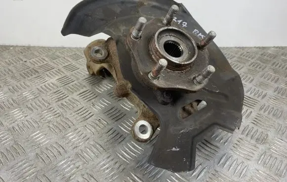Nissan X-Trail T32 Front wheel hub