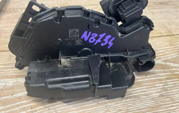 Skoda Fabia Mk3 (NJ) Front door lock 5TB837015A