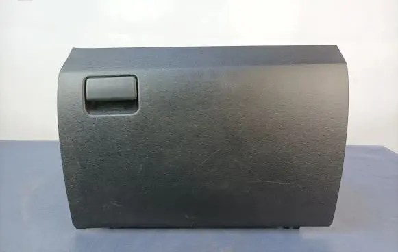 Toyota Avensis T270 Glove box