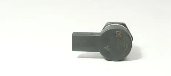 Audi A6 S6 C6 4F Fuel pressure regulator 057130764B