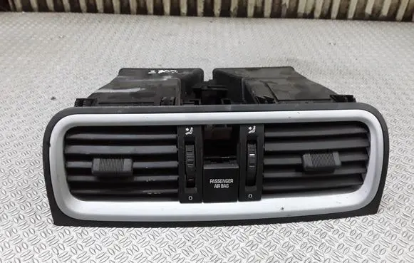 Skoda Fabia Mk2 (5J) Dash center air vent grill 5J0820951S