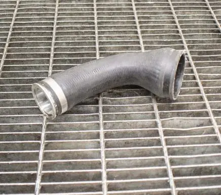 BMW 5 F10 F11 Intercooler hose/pipe 7575408