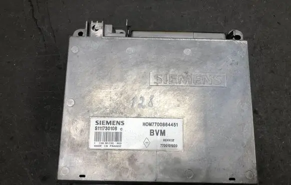Renault Megane II Engine control unit/module 7700101920