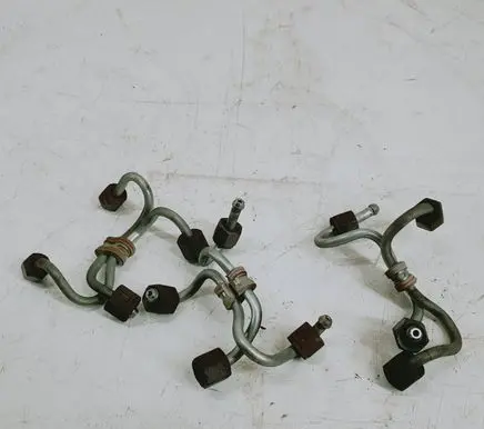 Fuel injector supply line/pipe