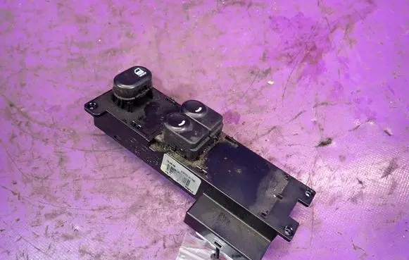 Hyundai i30 Quarter vent window switch 935702L100