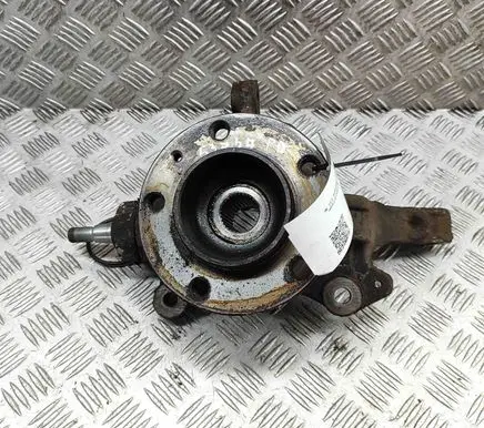 Opel Movano B Front wheel hub 95508187