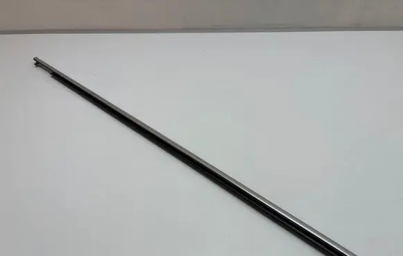 Toyota RAV 4 (XA40) Front door glass trim molding 