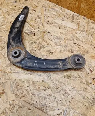Peugeot 308 Front lower control arm/wishbone 833547