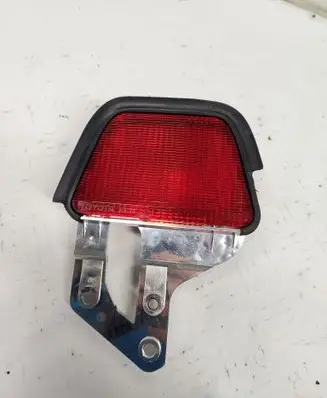 Third/center stoplight
