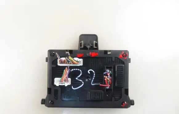 Renault Clio III Central body control module 8200343732