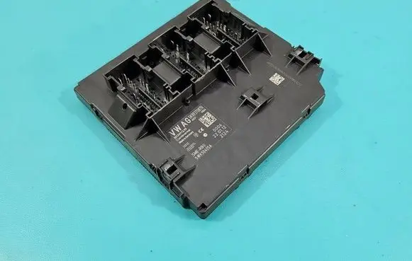 Volkswagen Touran I Central body control module 5K0937087R IMPRK1579030
