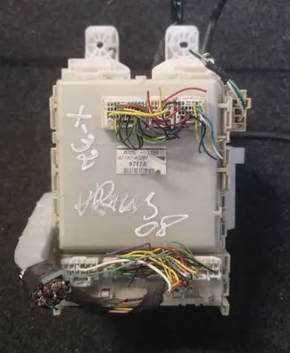 Toyota Prius (NHW20) Fuse module 8273047290 8A291330 9711A