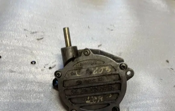 Mercedes-Benz CLK A209 C209 Vacuum pump A2712300465