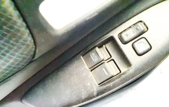 Toyota Yaris Electric window control switch