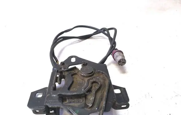 Volkswagen PASSAT B5 Engine bonnet (hood) release handle 3B0823509K