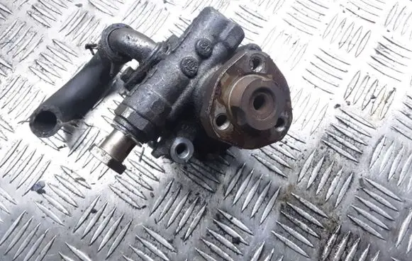 Volkswagen Golf IV Power steering pump 1J0422154