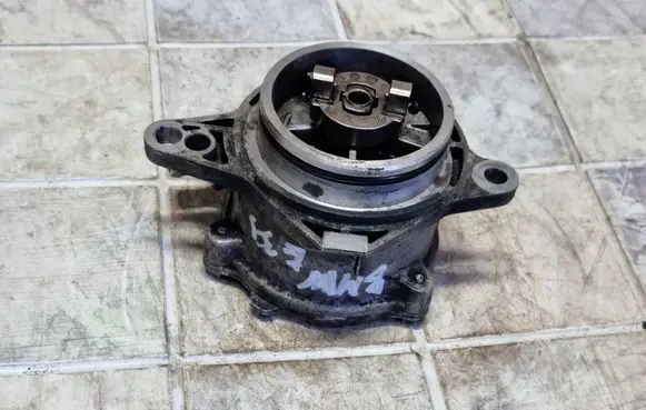 BMW 5 E39 Vacuum pump 96110885 024375 96110886