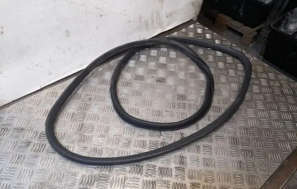 Audi A6 S6 C6 4F Front door rubber seal 4F0831721C
