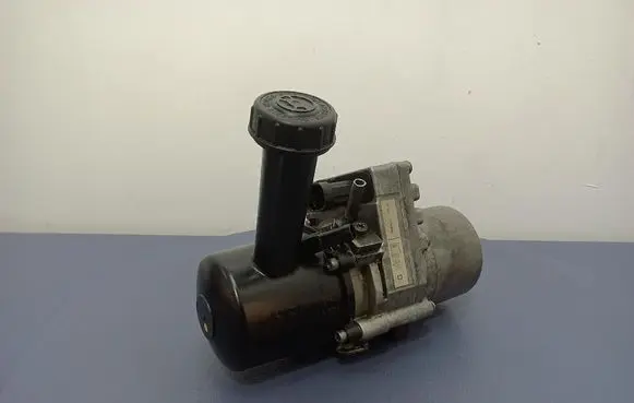 Peugeot 407 Power steering pump 9655792180