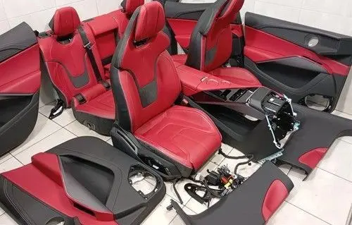 Lotus Emira Third row seat belt