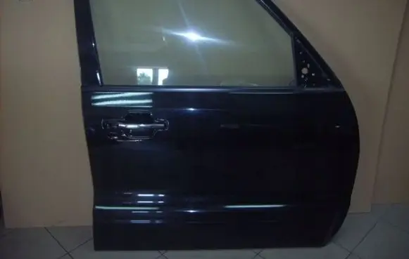Mitsubishi Pajero Front door
