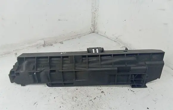 Radiator mount bracket