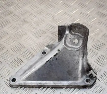 BMW 5 E60 E61 Engine mounting bracket 6761149