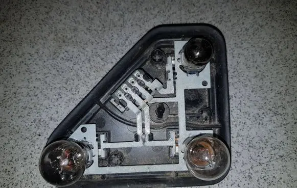 BMW 7 E32 Tail light bulb cover holder 8371326 393406