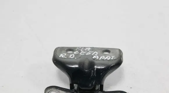KIA Ceed Front door lower hinge A046057