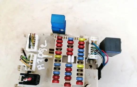 Nissan Almera N16 Fuse box set