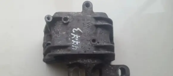Engine mount bracket