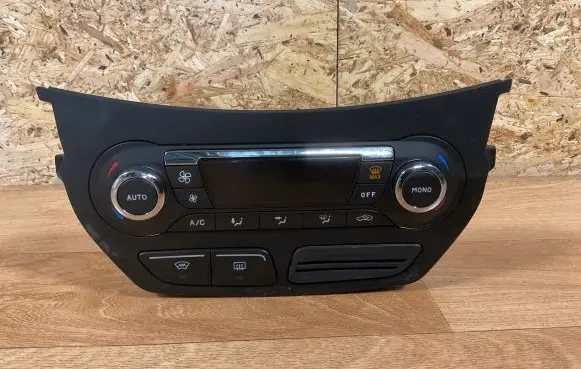 Ford C-MAX II Climate control unit AM5T18C612BJ WN1A33274