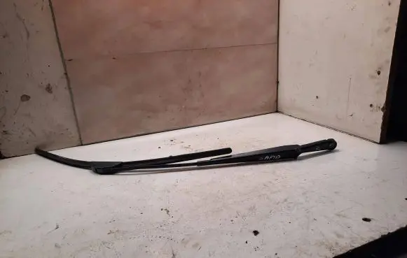 Opel Zafira A Front wiper blade arm 90582557